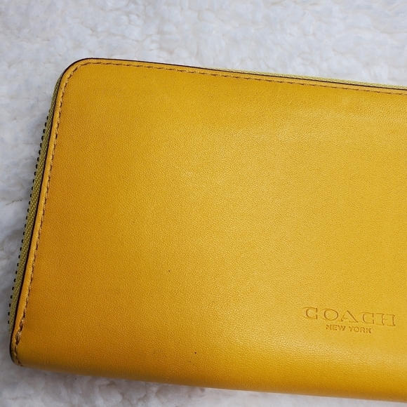 Disney x Coach Mickey Mouse Skateboard Yellow Leather Accordion Zip Wall… - Picture 10 of 16